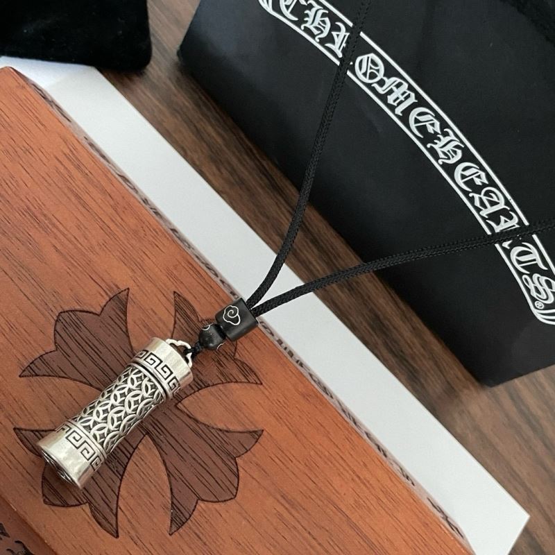 Ch*0me He**ts necklaces